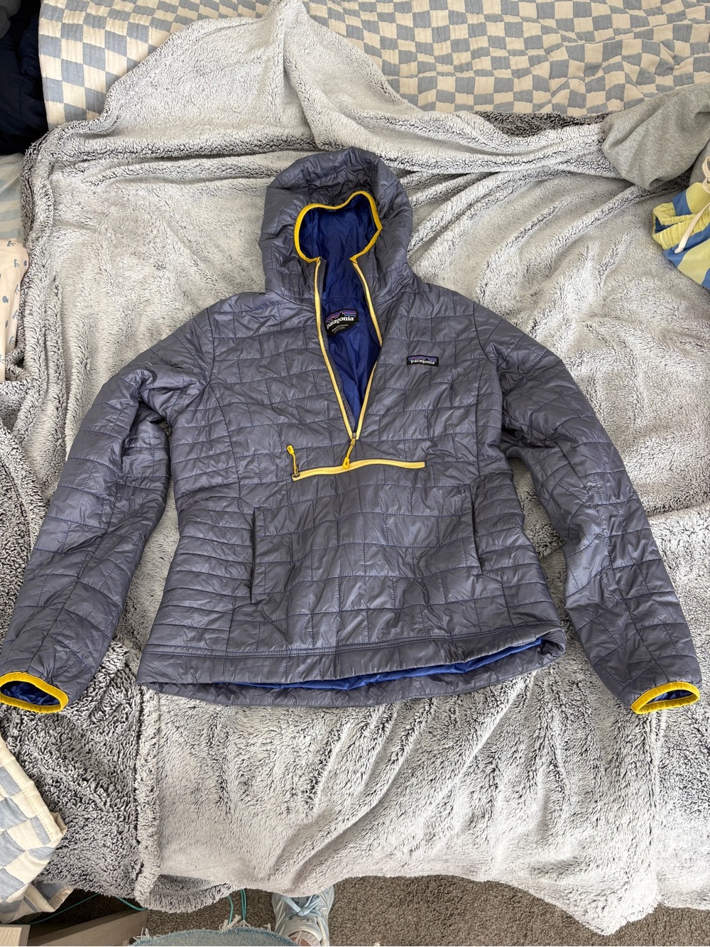 Patagonia women’s nano puff Bivy pullov Insulated Jacket - purple with Yellow
